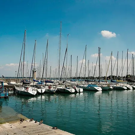 아파트 Monte Marenzo Sleeps 6