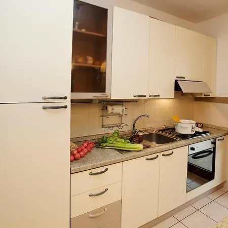 Monte Marenzo Sleeps 6 아파트